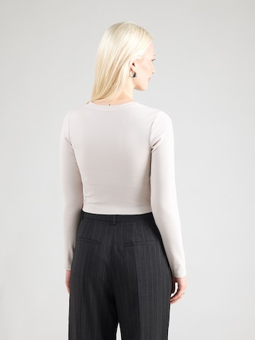 ABOUT YOU Shirt 'Loretta' in Bruin