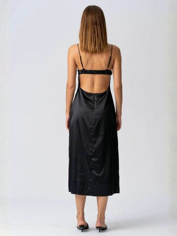 TEESHOPPEN Ruha ' Elena ' - fekete