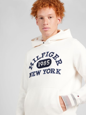 TOMMY HILFIGER Sweatshirt in Wit