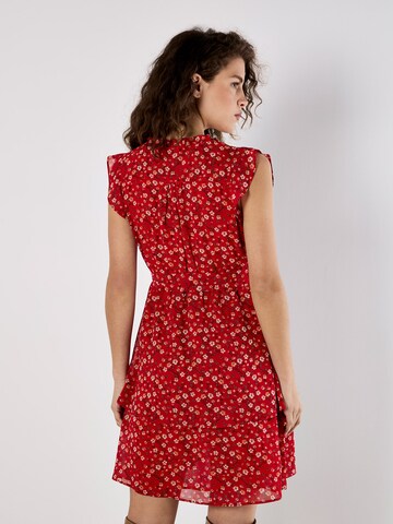 Robe Apricot en rouge