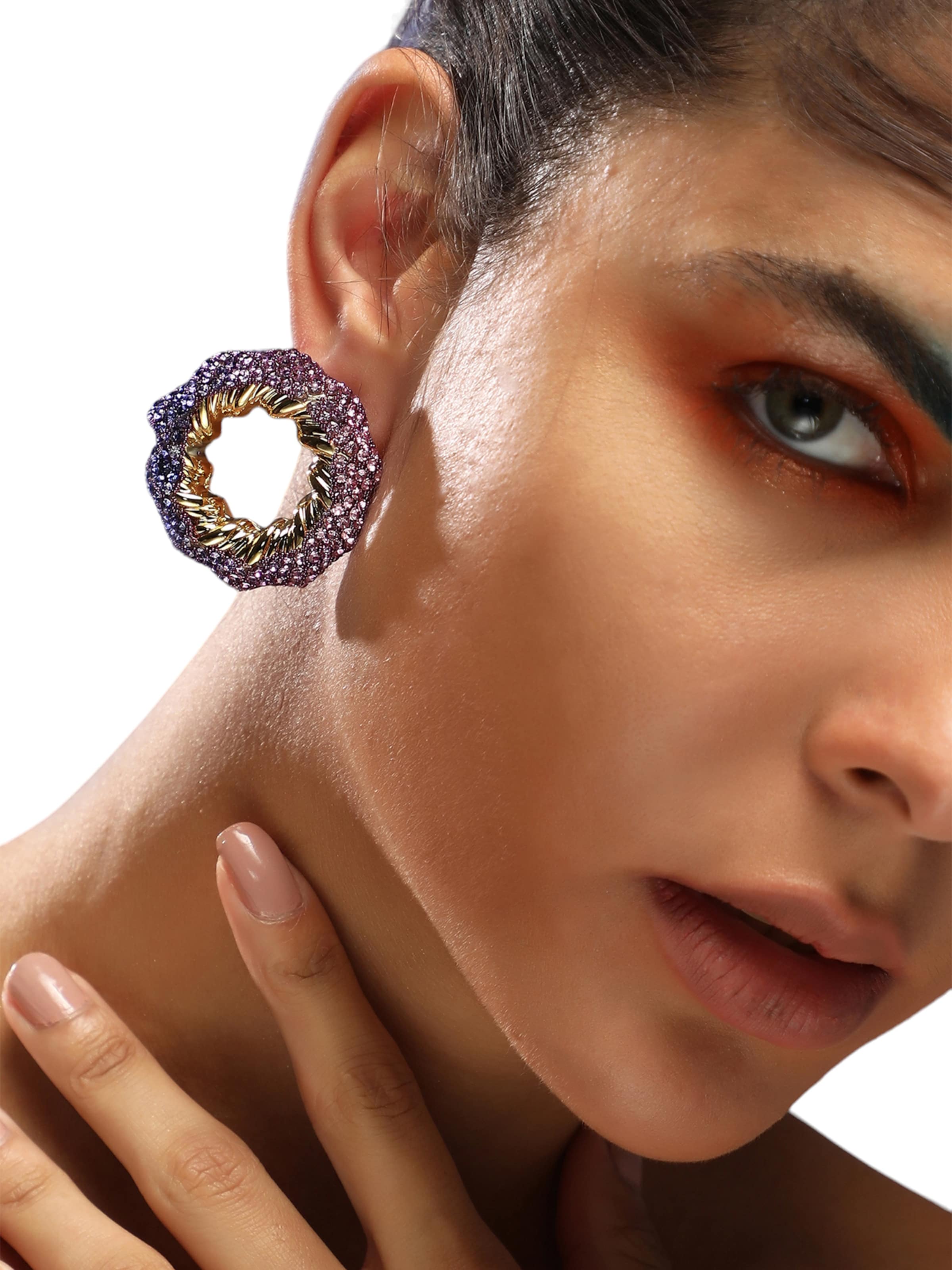 SOHI Náušnice ' Saksi ' – fialová: přední strana