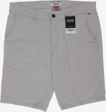 Tommy Jeans Shorts in 31 in White: front