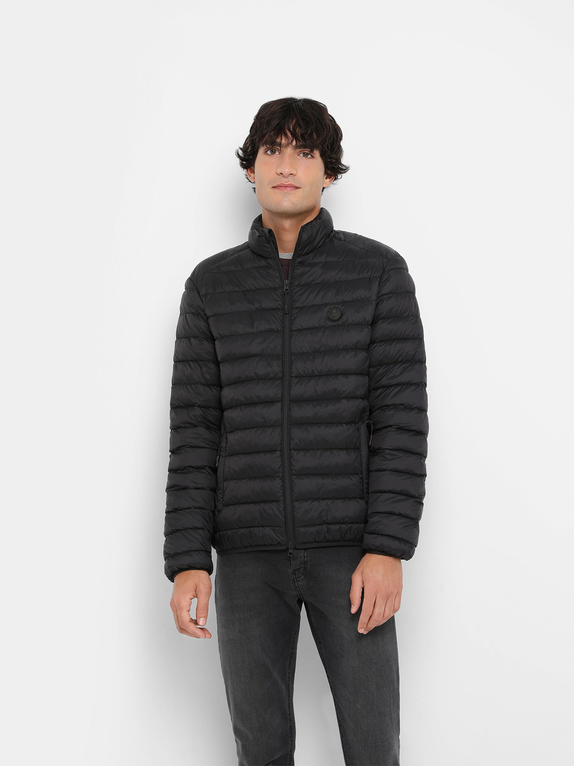 Männer Jacken Scalpers Steppjacke Mit Totenkopf ' ' in Schwarz - YF38689 Männer Jacken Scalpers Steppjacke Mit Totenkopf ' ' in Schwarz - YF38689