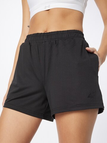 4F - regular Pantalón deportivo en negro