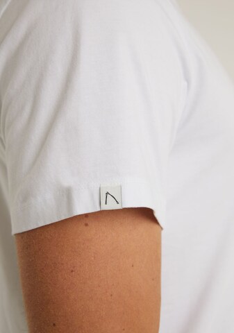 CHASIN' Shirt ' Expand' in White