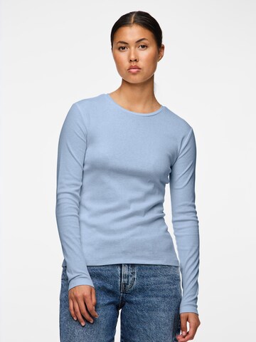 Maglietta 'PCRUKA' di PIECES in blu: frontale