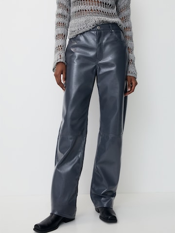 Pull&Bear Regular Trousers in Grey: front