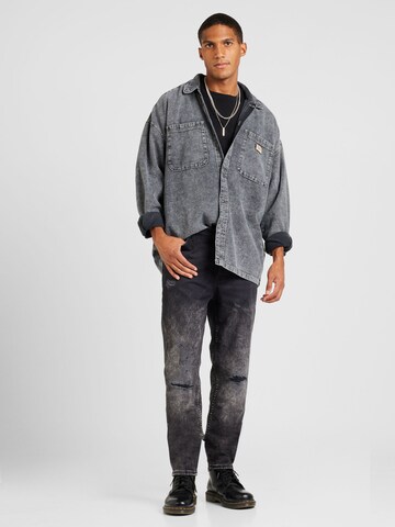 HUGO Regular Jeans in Grau