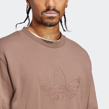 ADIDAS ORIGINALS Collegepaita 'Graphics Monogram Crew' värissä ruskea