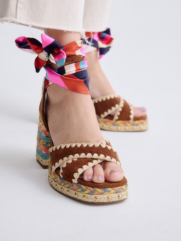 EXE Sandalen met riem 'HAVANA-448' in Beige