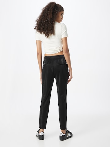 regular Pantaloni con pieghe 'SIAEVA' di VERO MODA in nero