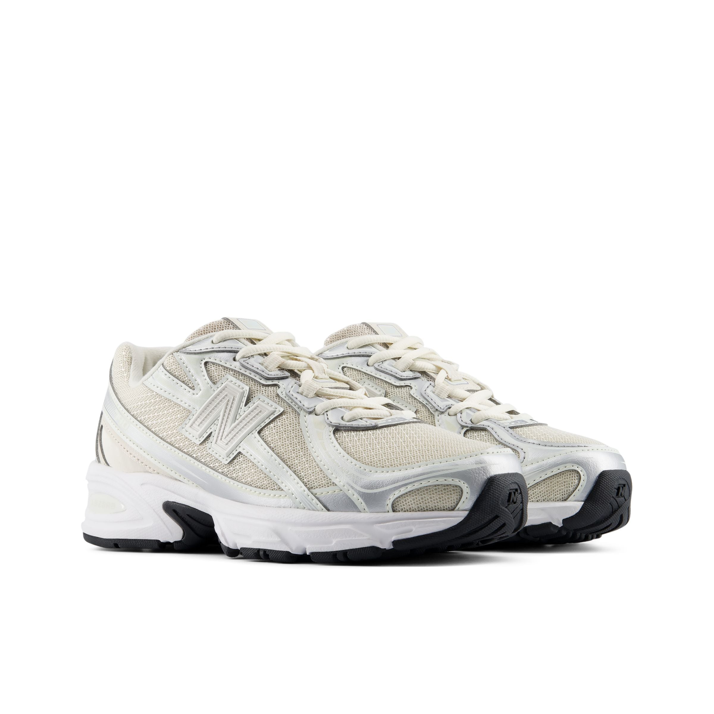 new balance Trainers '740' in Beige