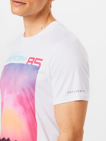 T-Shirt fonctionnel 'Beyond Limits' Superdry en blanc