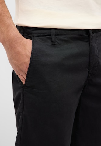 MUSTANG Slimfit Short 'Brad' in Schwarz