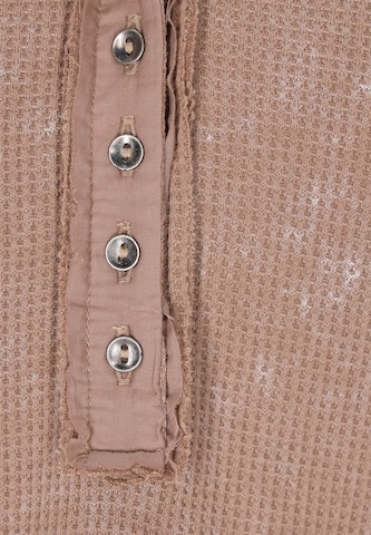 SANIKA Shirt in Bruin