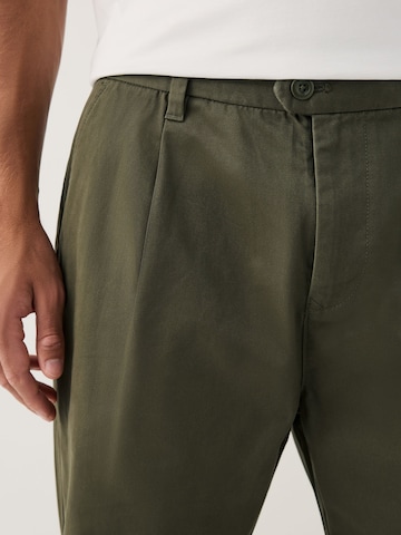 Next Дънки Tapered Leg Панталон Chino в зелено