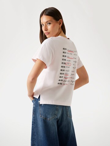 GUESS T-Shirt in Pink: Vorderseite