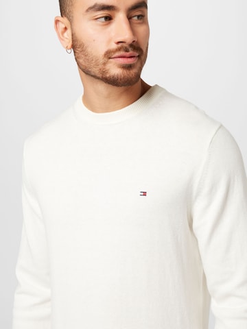 TOMMY HILFIGER Sweater in White