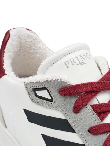 PR1MO Sneaker low 'Bianco Brillante' in Rot