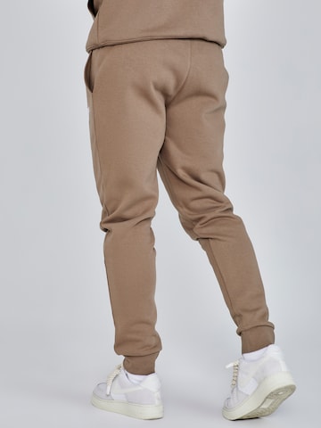 Tapered Pantaloni di SikSilk in marrone
