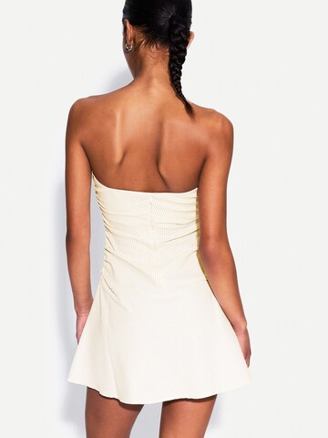 Bershka Kjole i beige