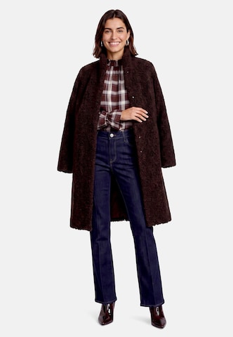 Cappotto invernale di zero in marrone