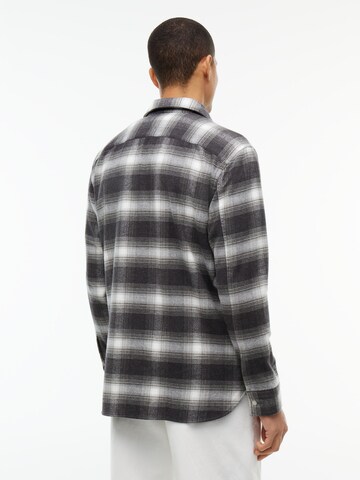 TOMMY HILFIGER Jacke in Grau
