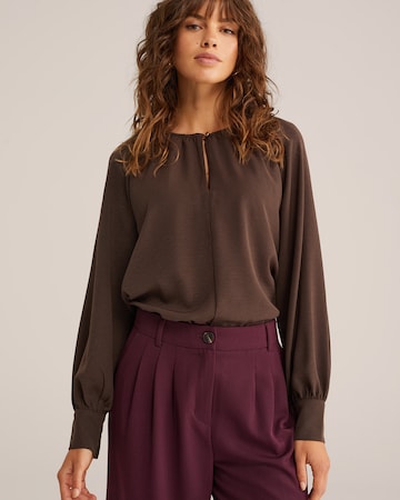 WE Fashion Blouse in Bruin