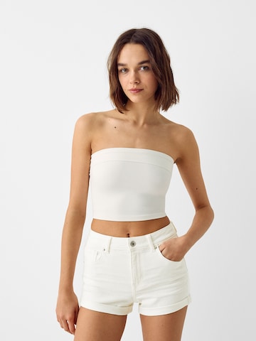 Bershka Regular Shorts in Weiß