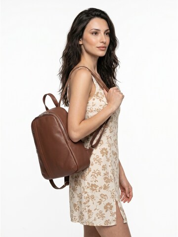 Samantha Look Backpack in Brown