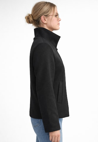 Elara Mantel in Schwarz