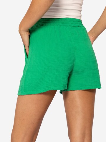 Regular Pantalon SASSYCLASSY en vert