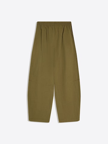 Baggy Pantaloni de la Bershka pe verde