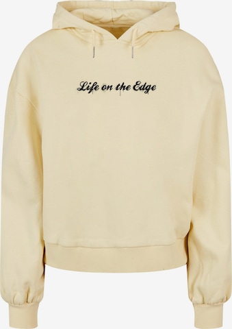 Merchcode Sweatshirt 'Peanuts - Life on the edge' in Geel: voorkant