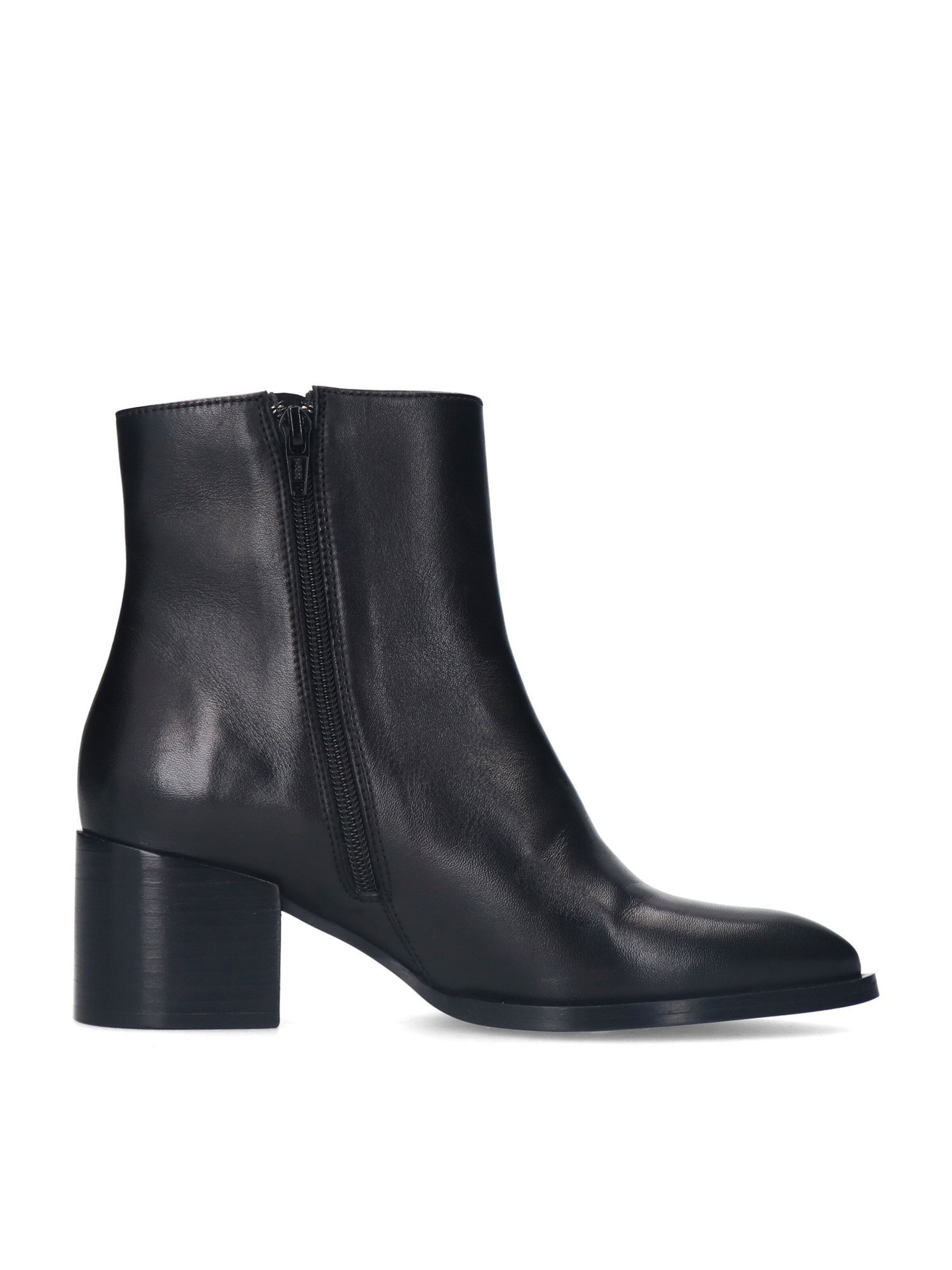 MANFIELD Booties in Black