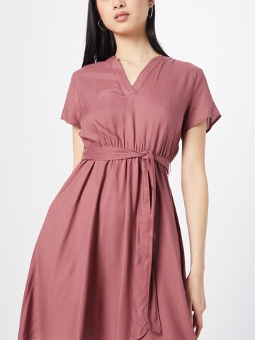 Robe 'Miriam' ABOUT YOU en rose