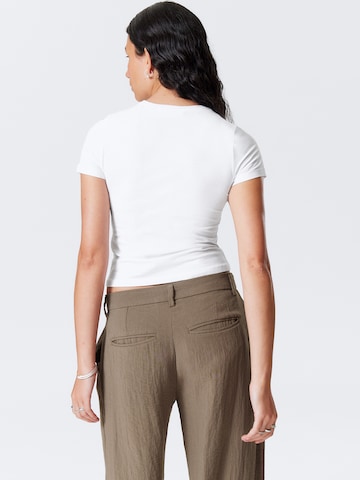 WEEKDAY Μπλουζάκι σε λευκό