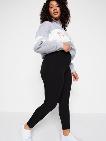 Skinny Leggings di Trendyol Curve in nero: frontale