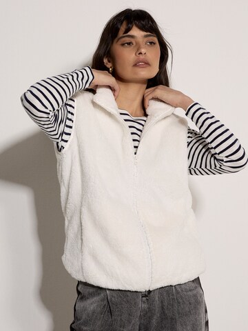 Apricot Vest ' ' in Beige