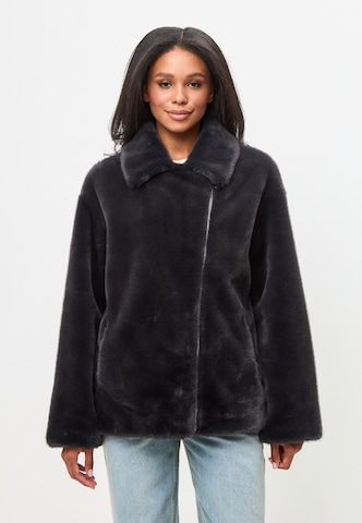 Manteau d’hiver CESARE GASPARI en gris : devant