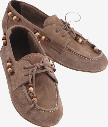 Limoya Schnürschuh 'Liah' in Beige: Vorderseite