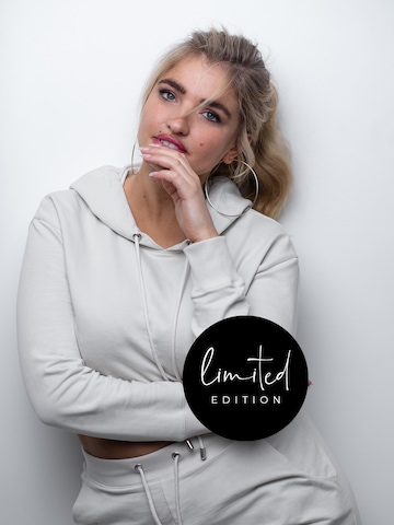 ABOUT YOU Limited Sweatshirt 'Sarina' by Sarina Nowak in Beige: predná strana