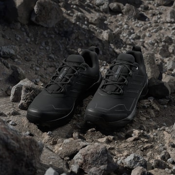 ADIDAS TERREX Χαμηλό παπούτσι 'Skychaser AX5' σε μαύρο