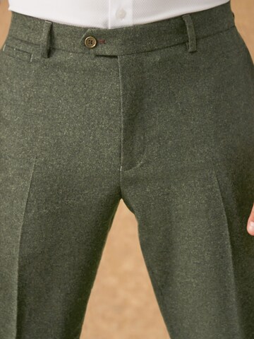 Coupe slim Pantalon à plis Next en vert