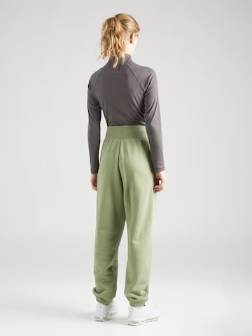 Tapered Pantaloni 'PHOENIX FLEECE' di Nike Sportswear in verde