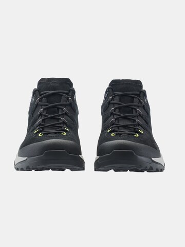 LOWA Flats in Black