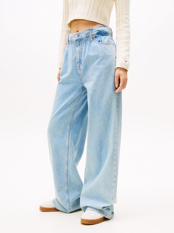 Tommy Jeans Loose fit Jeans in Blue: front
