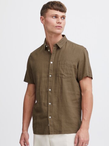 !Solid - Ajuste estrecho Camisa 'Allan' en marrón: frente