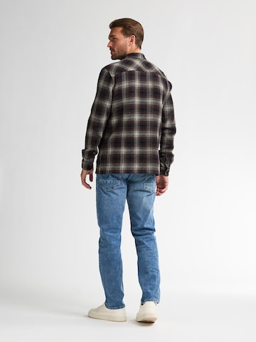 Petrol Industries Средняя посадка Рубашка в Красный