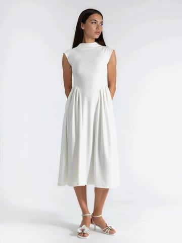Robe Busem en blanc : devant